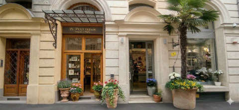 Eladó Üzlethelyiség 1054 Budapest 5. kerület 