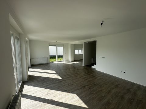 Eladó Lakás 7831 Pellérd , Pellérd családias részén újépítésű lakások