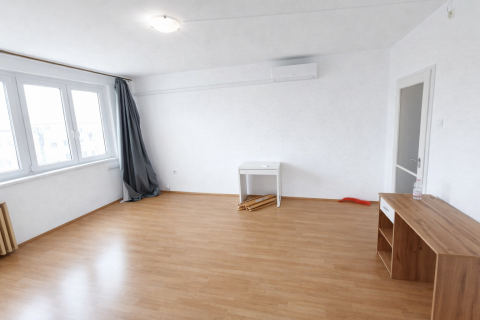 Eladó Lakás 6000 Kecskemét Kecskemét Árpád krt 2 