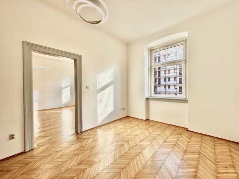 Eladó Lakás 1136 Budapest 13. kerület , ÚJLIPÓTVÁROSBAN FELÚJíTOTT EMELETI LAKÁS! 