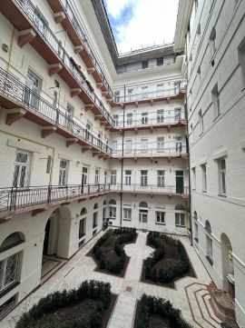 Eladó Lakás 1051 Budapest 5. kerület BAZILIKA KÖZELÉBEN CSENDES LUXUS LAKÁS