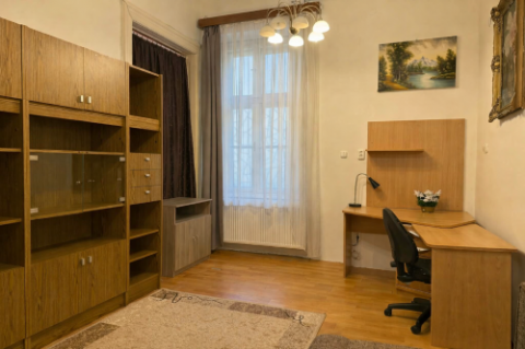 Eladó Lakás 1078 Budapest 7. kerület , 3 szobás polgári lakás a csendes Cserhát utcában