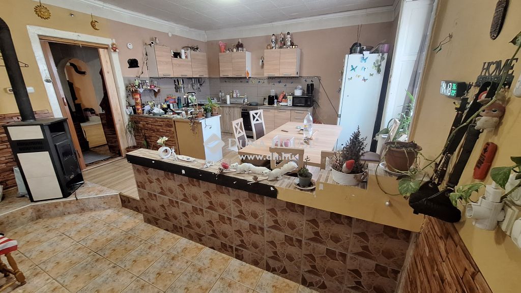 7000 Sárbogárd , Kislókpusztán 2 generációs családi ház — 1/34
