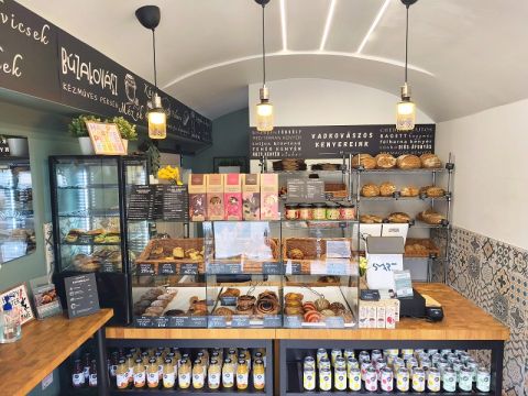 Eladó Üzlethelyiség 1126 Budapest 12. kerület , 4 külön egységből álló, 81 nm-es üzlethelyiség