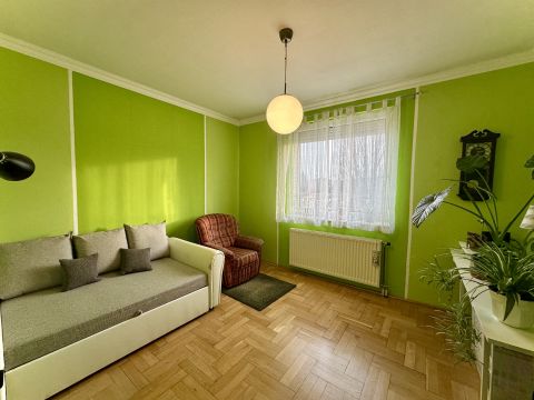 Eladó Lakás 1152 Budapest 15. kerület Jó elosztású, világos lakás a Pólus Center közelében.