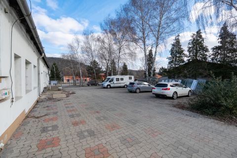 Kiadó Üzlethelyiség 2800 Tatabánya 