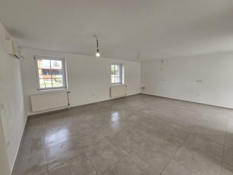 Eladó Ház 8151 Szabadbattyán , 101 nm-es felújított ház 