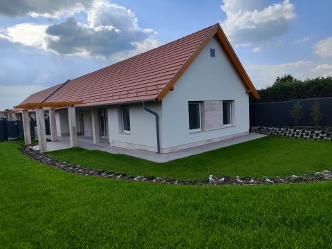 Eladó Ház 2465 Ráckeresztúr , a központ közelében