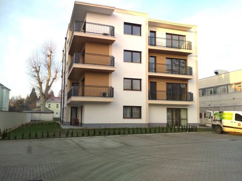 Kiadó Lakás 9700 Szombathely , Öntöde utcájában