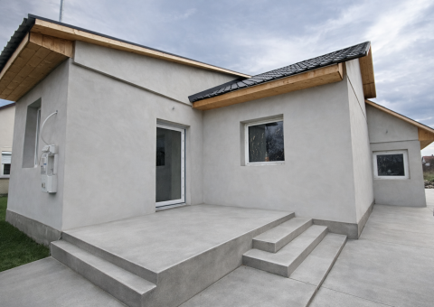 Eladó Ház 5052 Újszász , Újszász vasútállomás közelében 3 szoba+nappalis ház