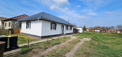 Eladó Ház 2765 Farmos 