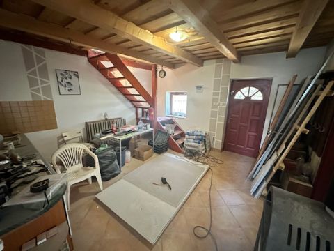 Eladó Ház 8083 Csákvár , Csákvár külterületén