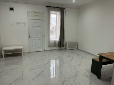 Eladó Ház 8130 Enying központi elhelyezkedésű, remek befektetési lehetőség