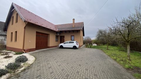 Eladó Ház 2764 Tápióbicske Központhoz közel, nyugodt utcában