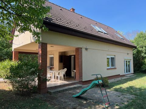 Eladó Ház 8174 Balatonkenese , Cicadűlő utca közelében