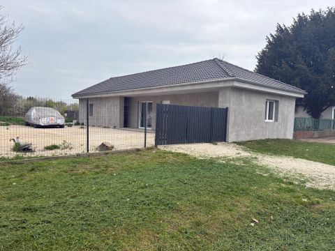 Eladó Ház 8130 Enying , városközponthoz közeli felújított ingatlan