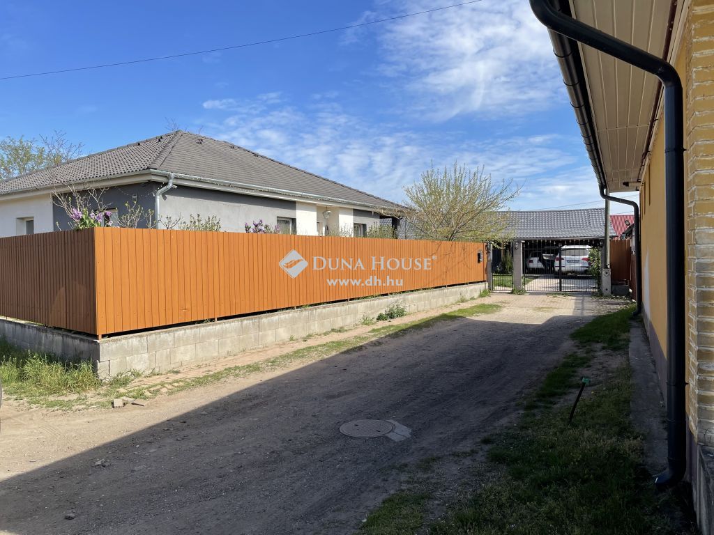 2721 Pilis , Pilis Központhoz közel — 1/26