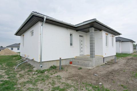 Eladó Ház 6000 Kecskemét Új építésű lakóparkban nappali + 4 szobás ház