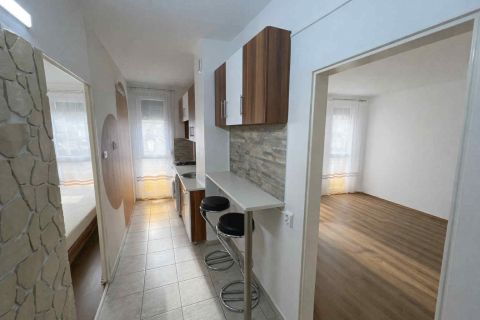 Kiadó Lakás 7632 Pécs , Pécs Éva utca