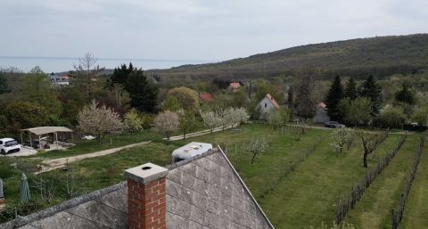 Eladó Ház 8227 Felsőörs Szürkebarát utca közelében