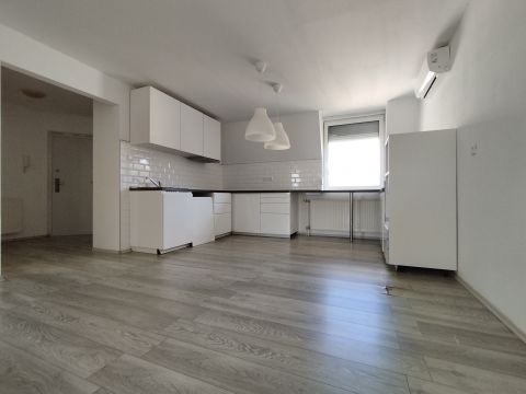 Eladó Lakás 2800 Tatabánya 