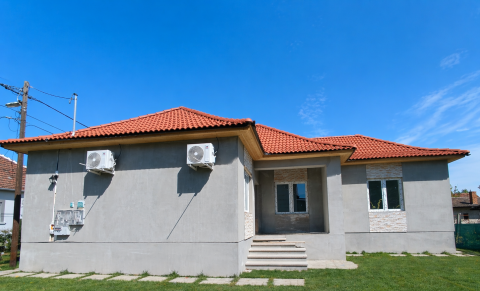 Eladó Ház 5000 Szolnok , Szolnok Tesco közelében 75nm-es tégla építésű ház