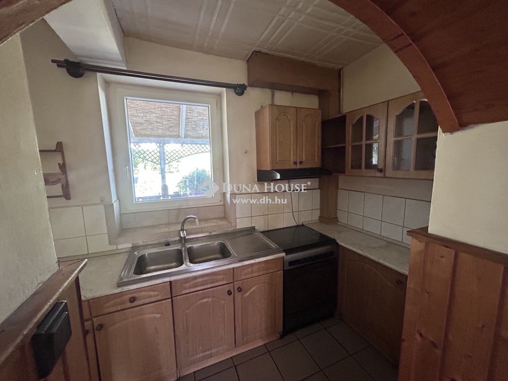 8300 Tapolca , Zöldövezeti ikerház — 1/3
