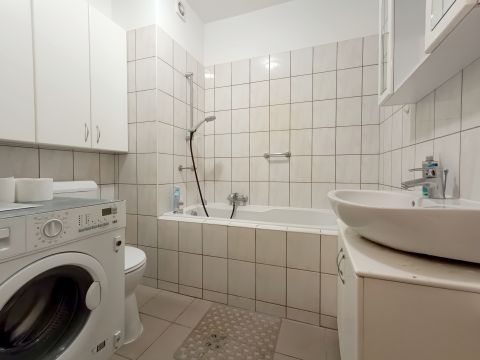 Kiadó Lakás 6000 Kecskemét Frangepán sétányon kiadó garzon