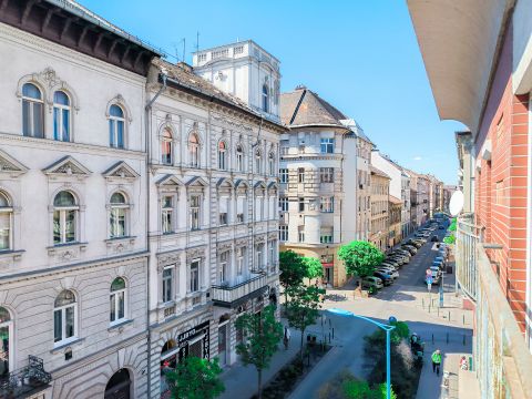 Eladó Lakás 1076 Budapest 7. kerület GARAY CENTERBEN 1,5 szobás 40 nm es BERENDEZETT lakás