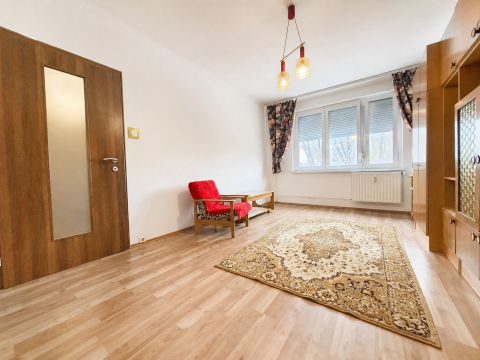 Eladó Lakás 2400 Dunaújváros , azonnal költözhető 2 szobás lakás Béke városrészben