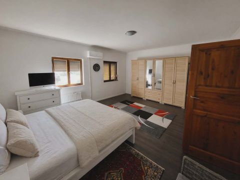 Eladó Ház 2340 Kiskunlacháza , Kikunlacháza - kétgenerációs ház a város szélén