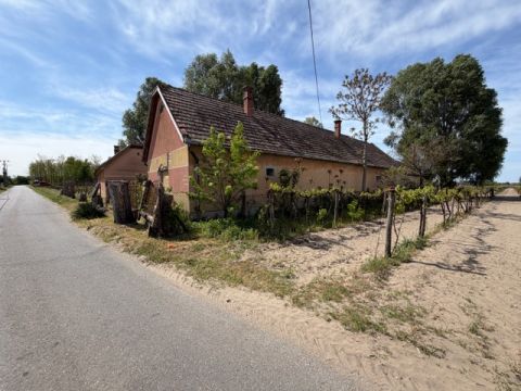 Eladó Ház 6200 Kiskőrös , Eladó Kiskőrös Középcebe tanyán egy 70nm ház!