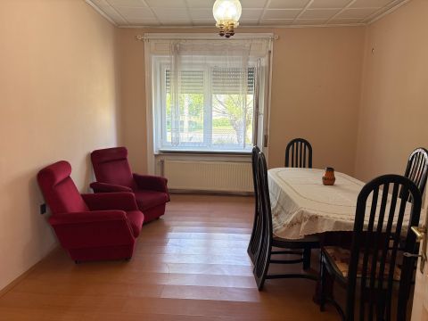 Eladó Ház 8130 Enying Enying központjában családi ház 