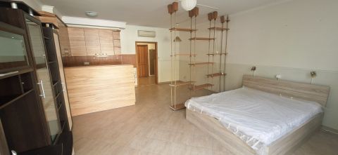 Eladó Lakás 6000 Kecskemét , Kecskemét belvárosi 1 szobás kertkapcsolatos lakás 