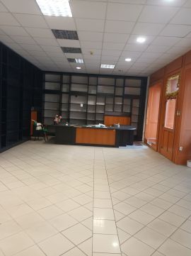 Kiadó Üzlethelyiség 7100 Szekszárd 