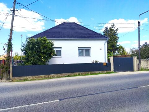 Eladó Ház 9330 Kapuvár , Gárdonyi Géza utca közelében