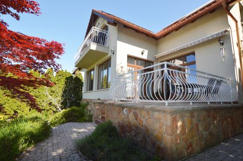 Eladó Ház 1028 Budapest 2. kerület , Templom utca vonzáskörzetében, Csöndes zöldövezetben 