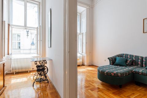 Eladó Lakás 1051 Budapest 5. kerület DUNAPART-BAZILIKA KÖZELSÉGÉBEN ELADÓ LAKÁS