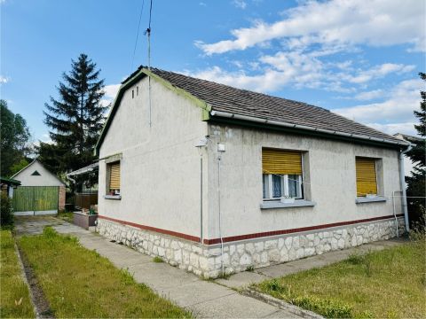 Eladó Ház 2510 Dorog , Gorkij utcai játszótér
