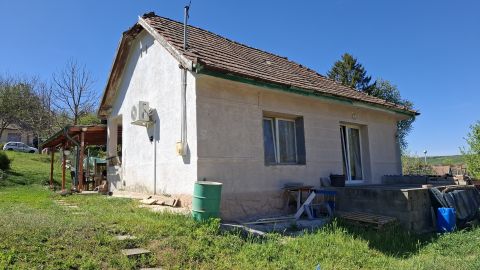 Eladó Ház 2185 Váckisújfalu , Önálló családi ház nagy telken