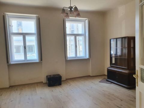 Eladó Ház 6000 Kecskemét , belvárosi 2 szobás házrész + üzlethelyiség