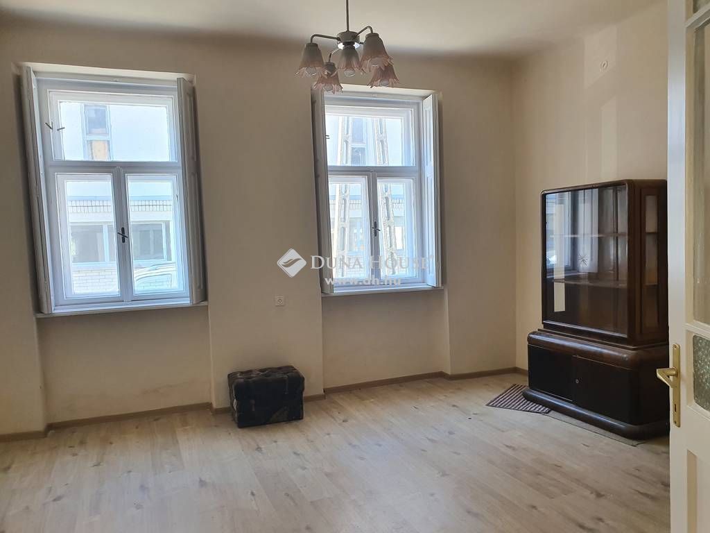 6000 Kecskemét , belvárosi 2 szobás házrész + üzlethelyiség — 1/14