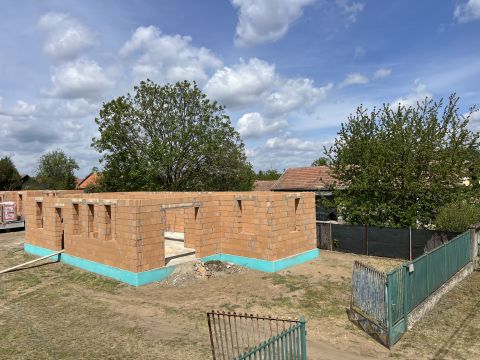 Eladó Ház 2243 Kóka , Csendes helyen buszmegállótól nem messze