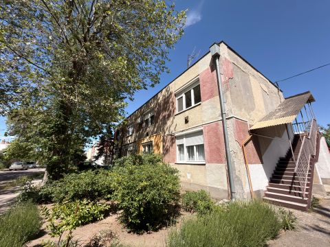 Eladó Lakás 6000 Kecskemét 