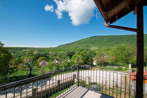 Eladó Ház 2098 Pilisszentkereszt , Természet védelmi övezet mellett örök panorámás családi ház