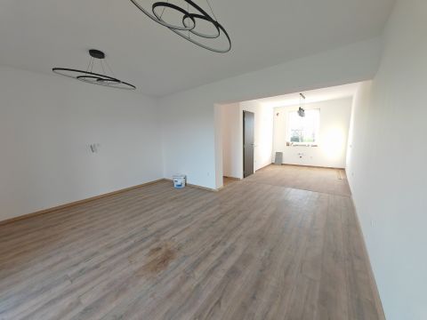 Eladó Lakás 2471 Baracska Baracska szep részén, csendes, aszfaltozott utcában