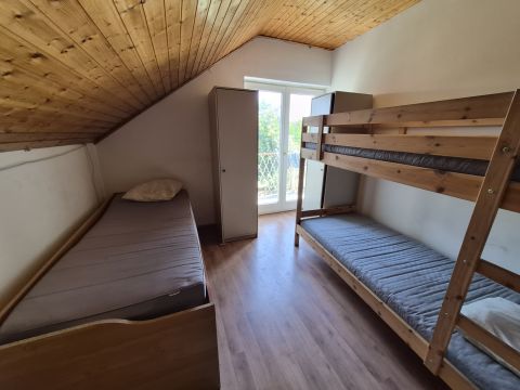 Eladó Ház 2038 Sóskút Sóskút, Szentháromság-szobor