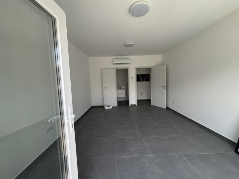 Eladó Iroda 9300 Csorna , Tesco közelében