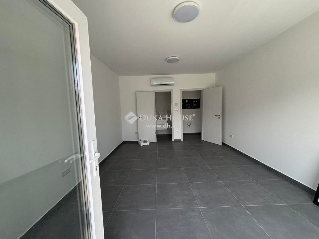 9300 Csorna , Tesco közelében — 1/4