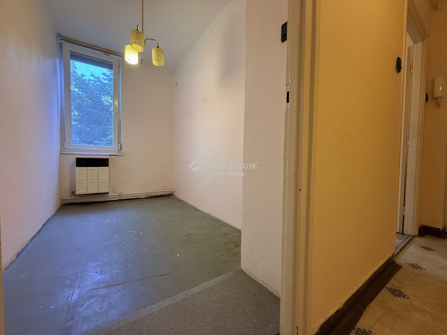Első emeleti, háromszobás téglalakás Kalocsán – LK092472